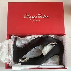 Roger Vivier Pumps in Black size 10